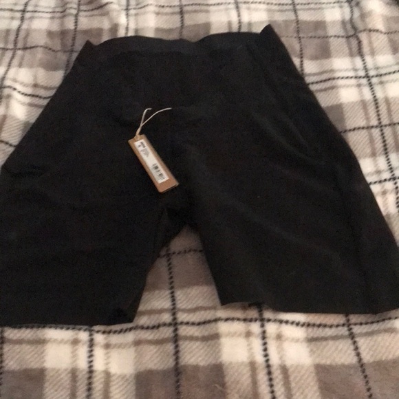 SKIMS Other - SKIMS Black Shaping Shorts low back